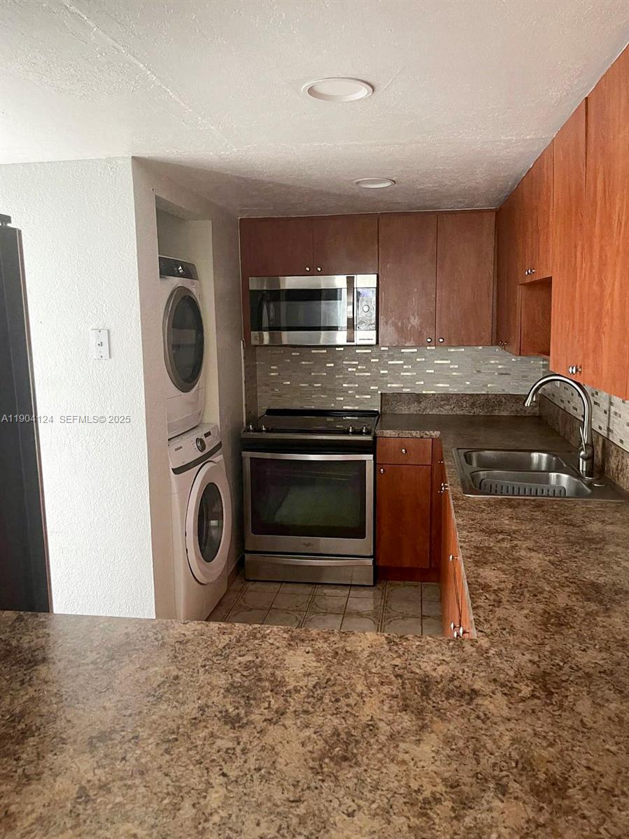 SAMARI LAKE EAST CONDO - Residential Lease