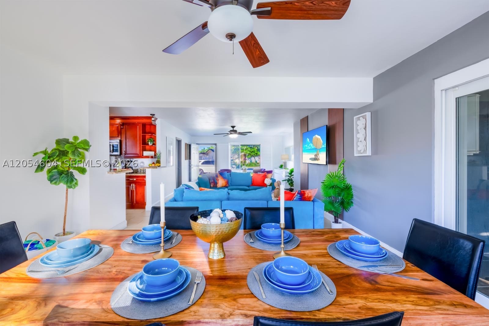 HOLLYWOOD HILLS - Residential