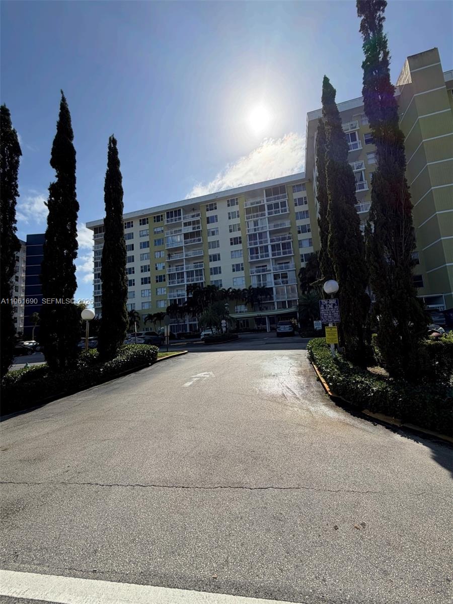 HILLCREST NO 21 CONDO - Residential