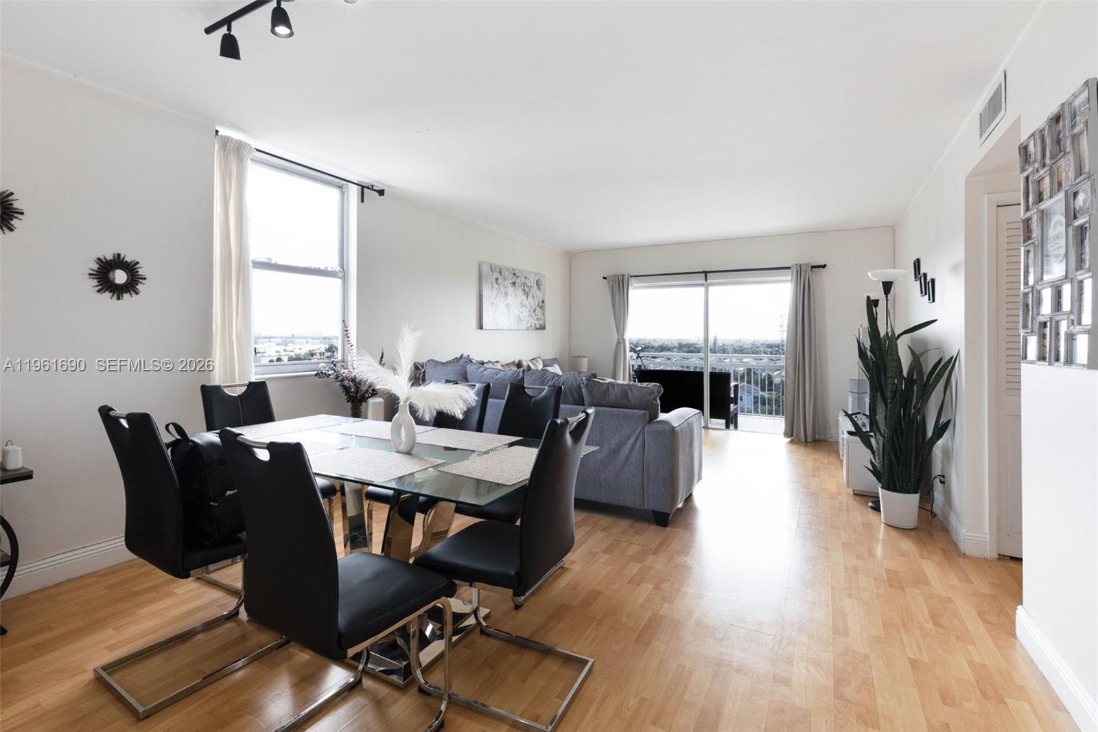 HILLCREST NO 21 CONDO - Residential