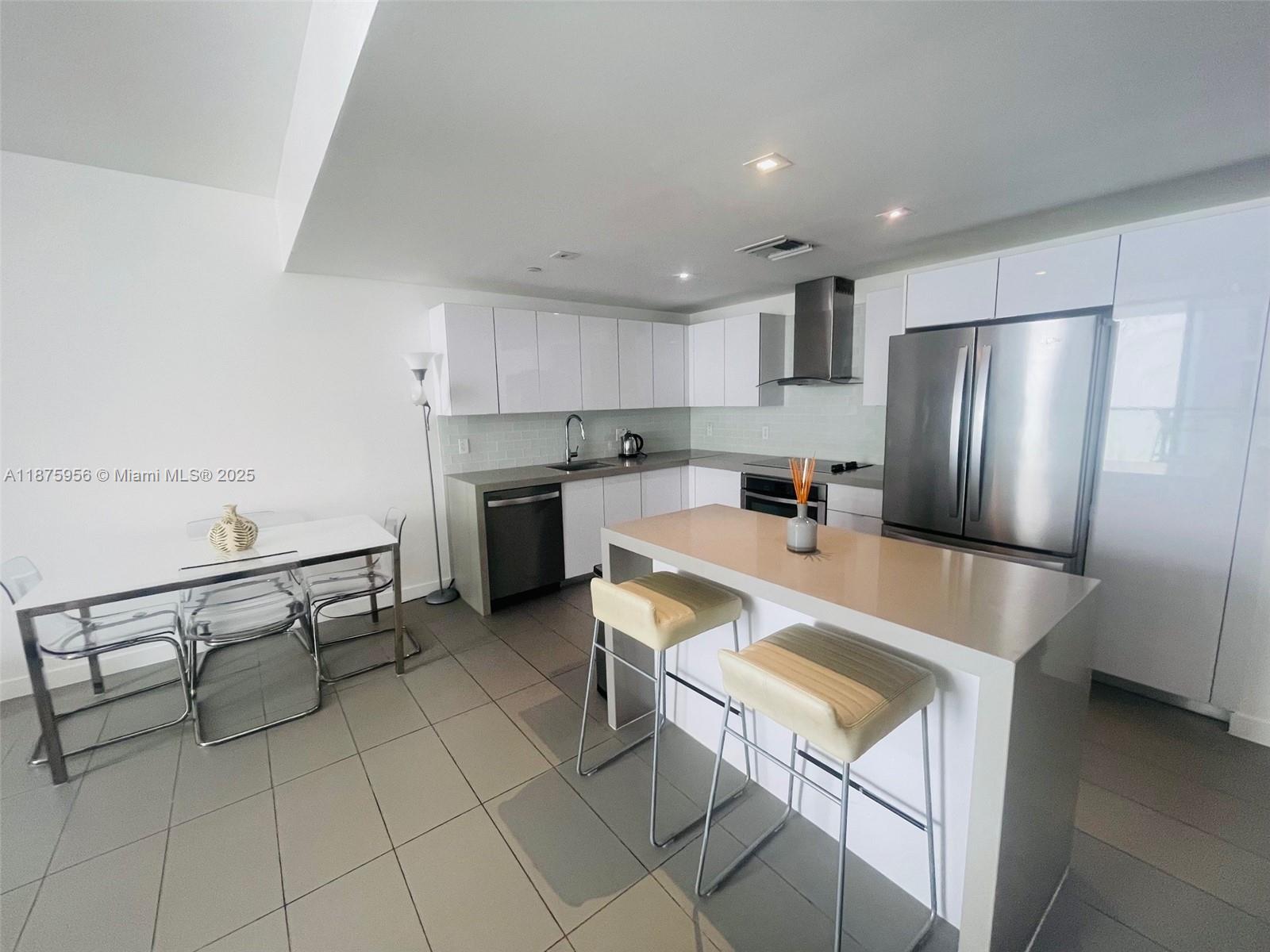 CANVAS CONDO - Residential