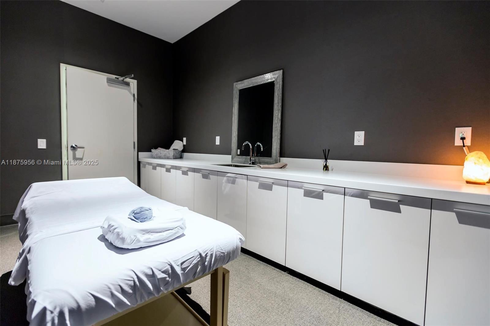 CANVAS CONDO - Residential