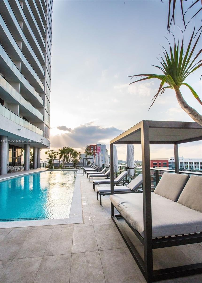 CANVAS CONDO - Residential