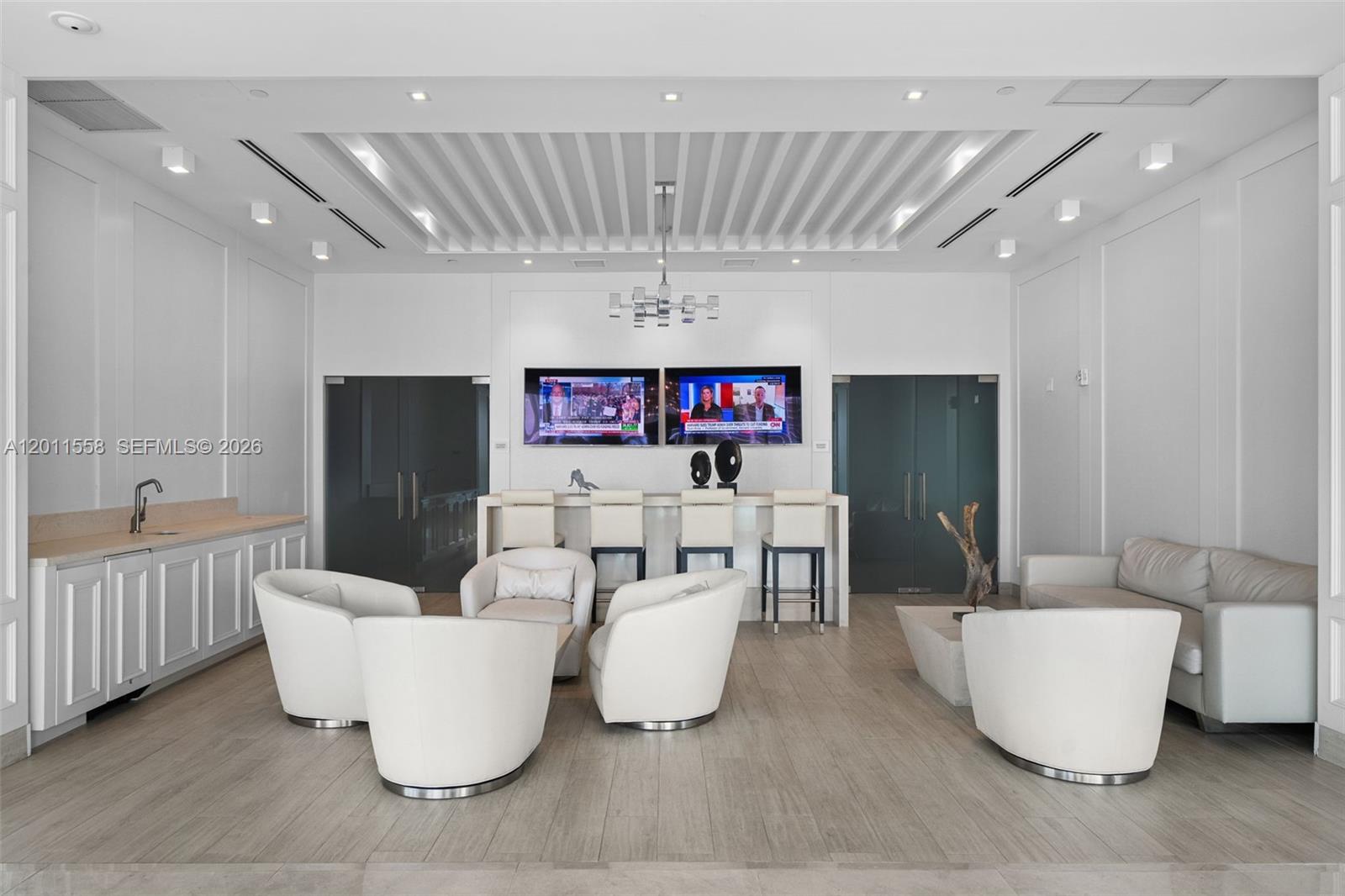 THE PENINSULA CONDO - Residential