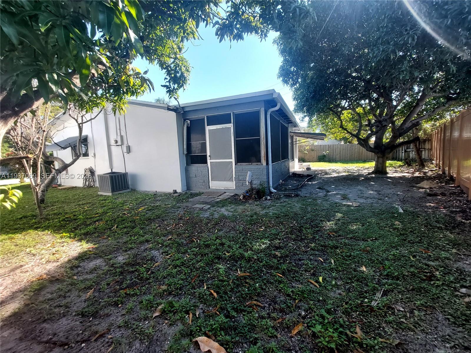 TAMARAC LAKES SECOND SEC - Residential