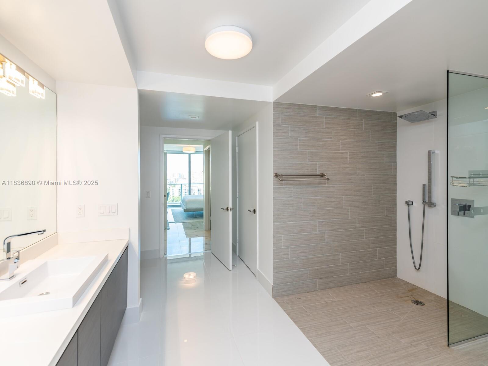 PARQUE TOWERS CONDO - Residential