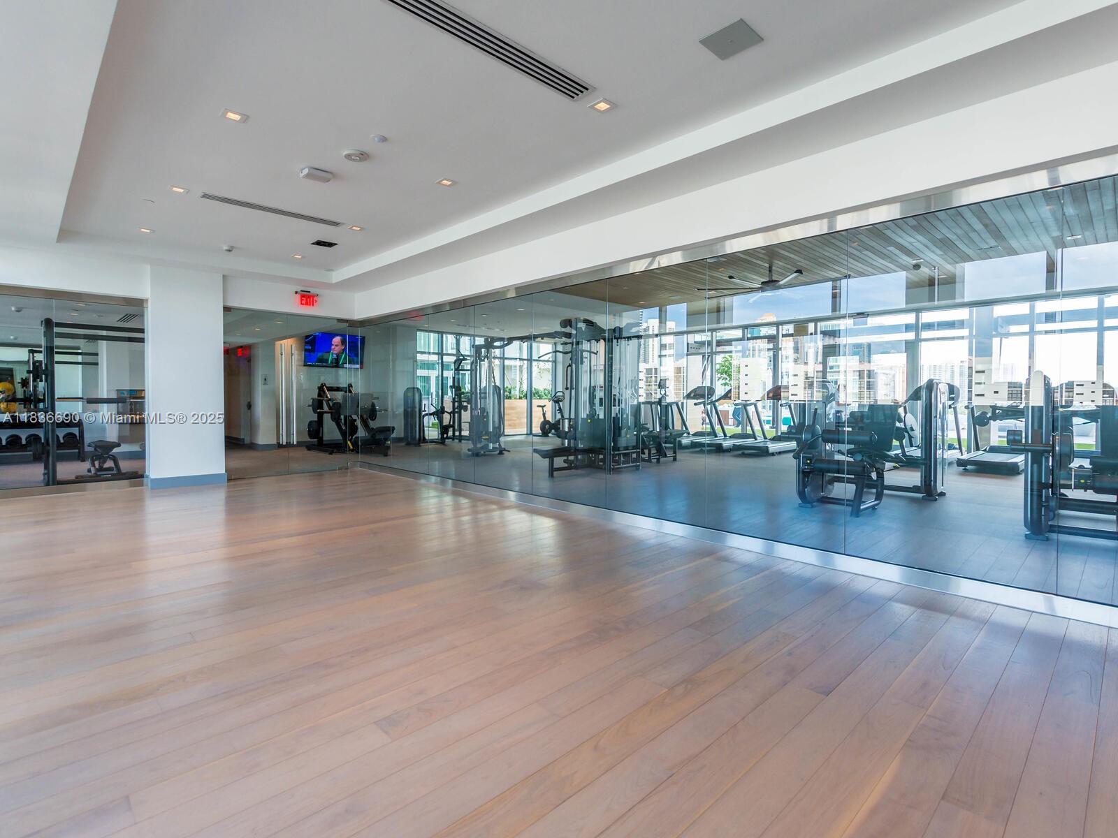 PARQUE TOWERS CONDO - Residential