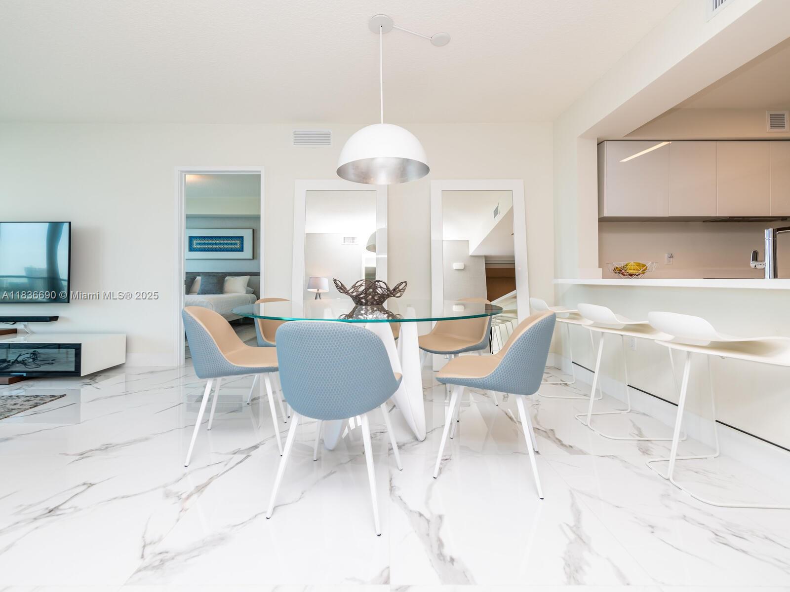 PARQUE TOWERS CONDO - Residential