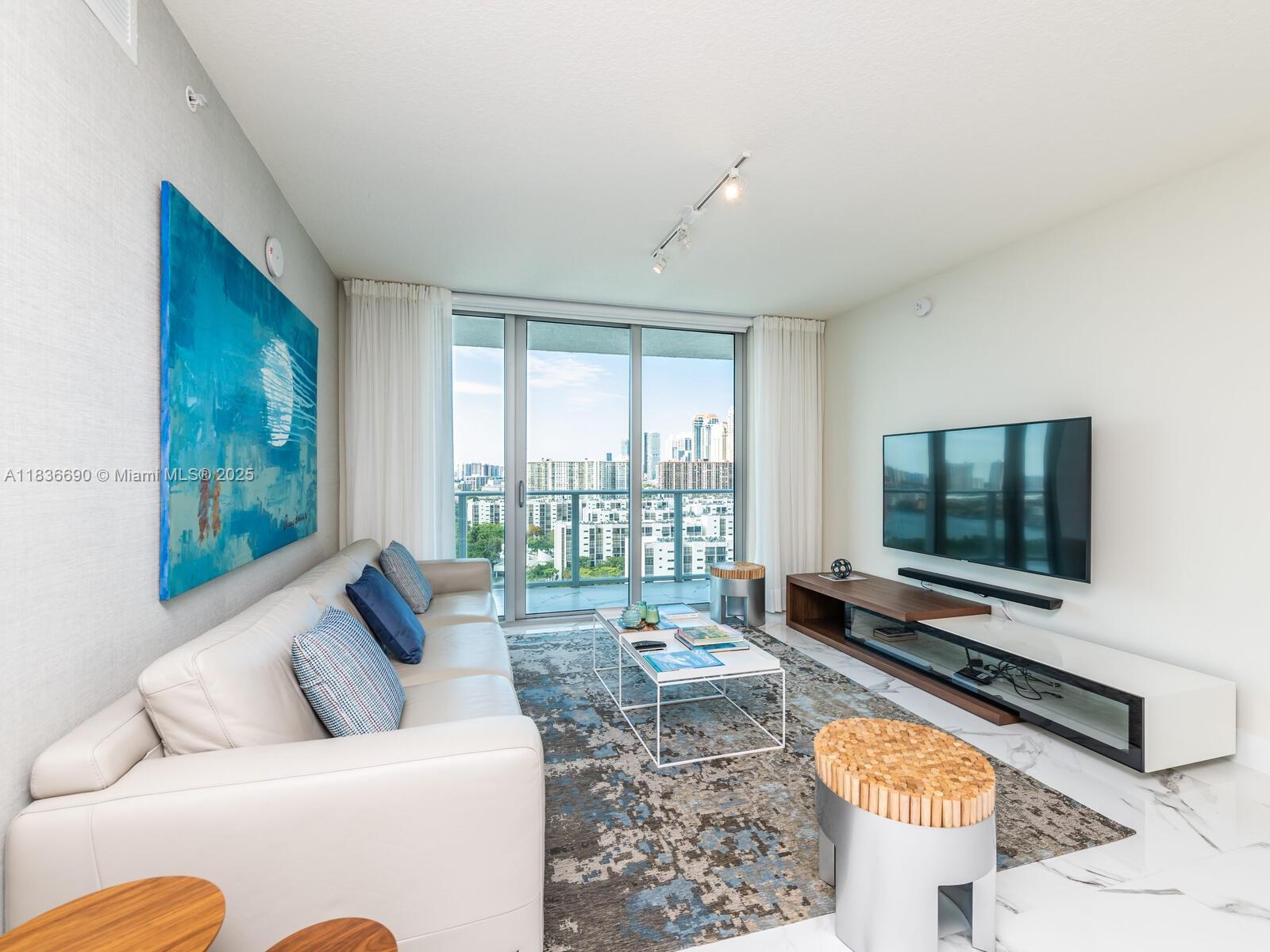 PARQUE TOWERS CONDO - Residential