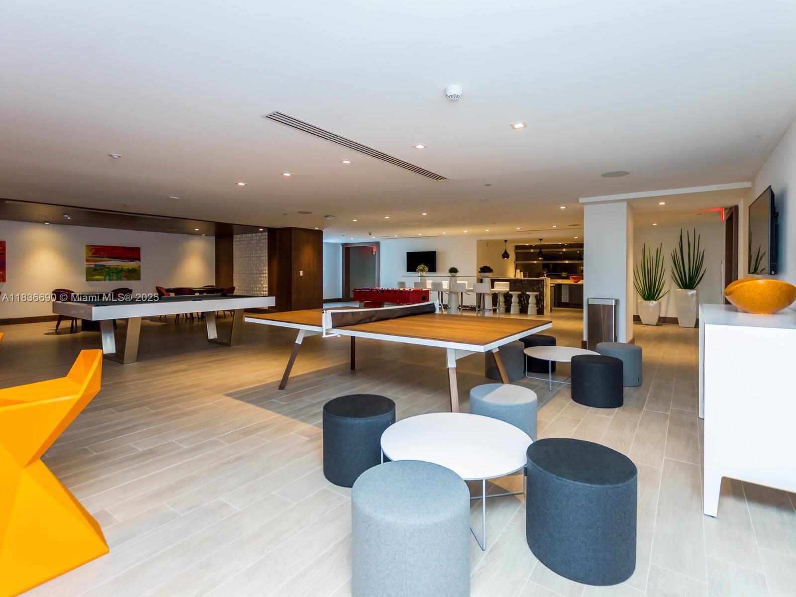 PARQUE TOWERS CONDO - Residential
