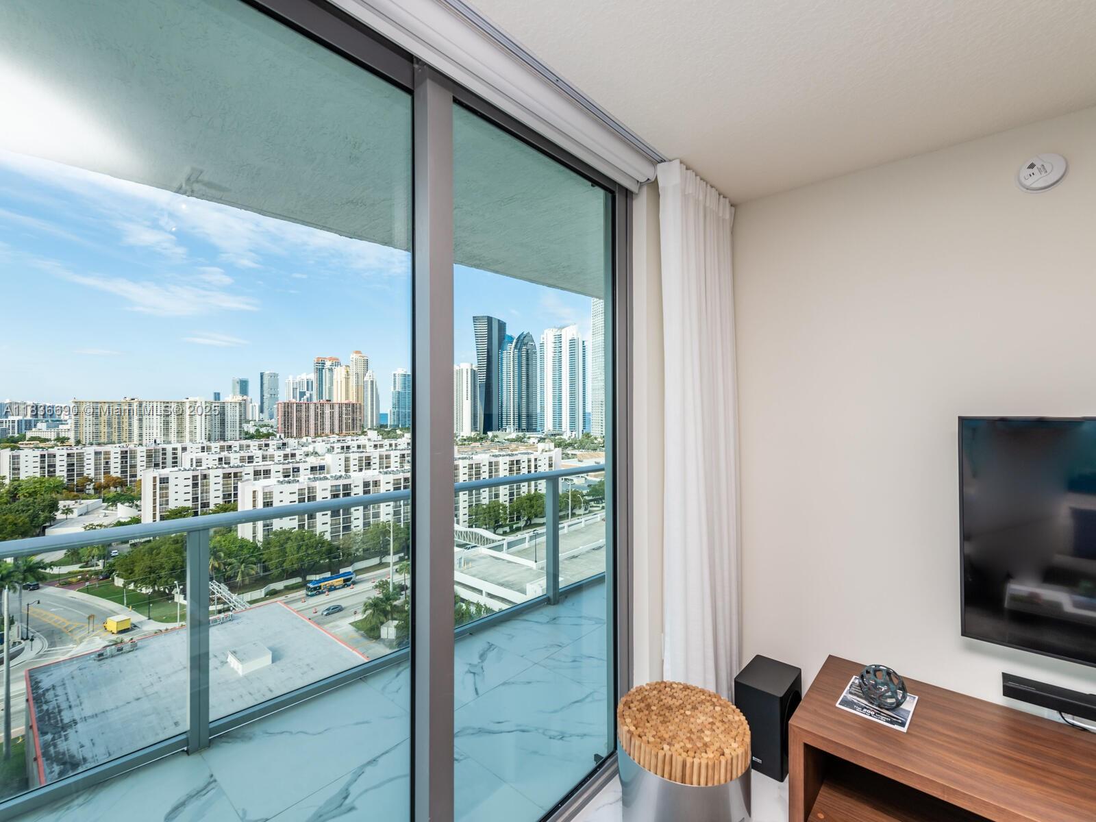 PARQUE TOWERS CONDO - Residential