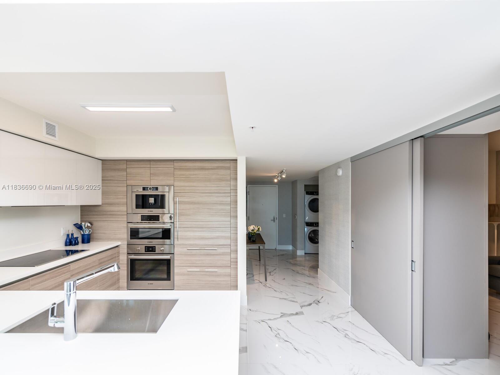 PARQUE TOWERS CONDO - Residential