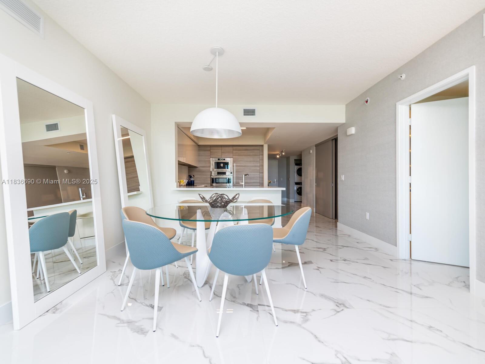 PARQUE TOWERS CONDO - Residential