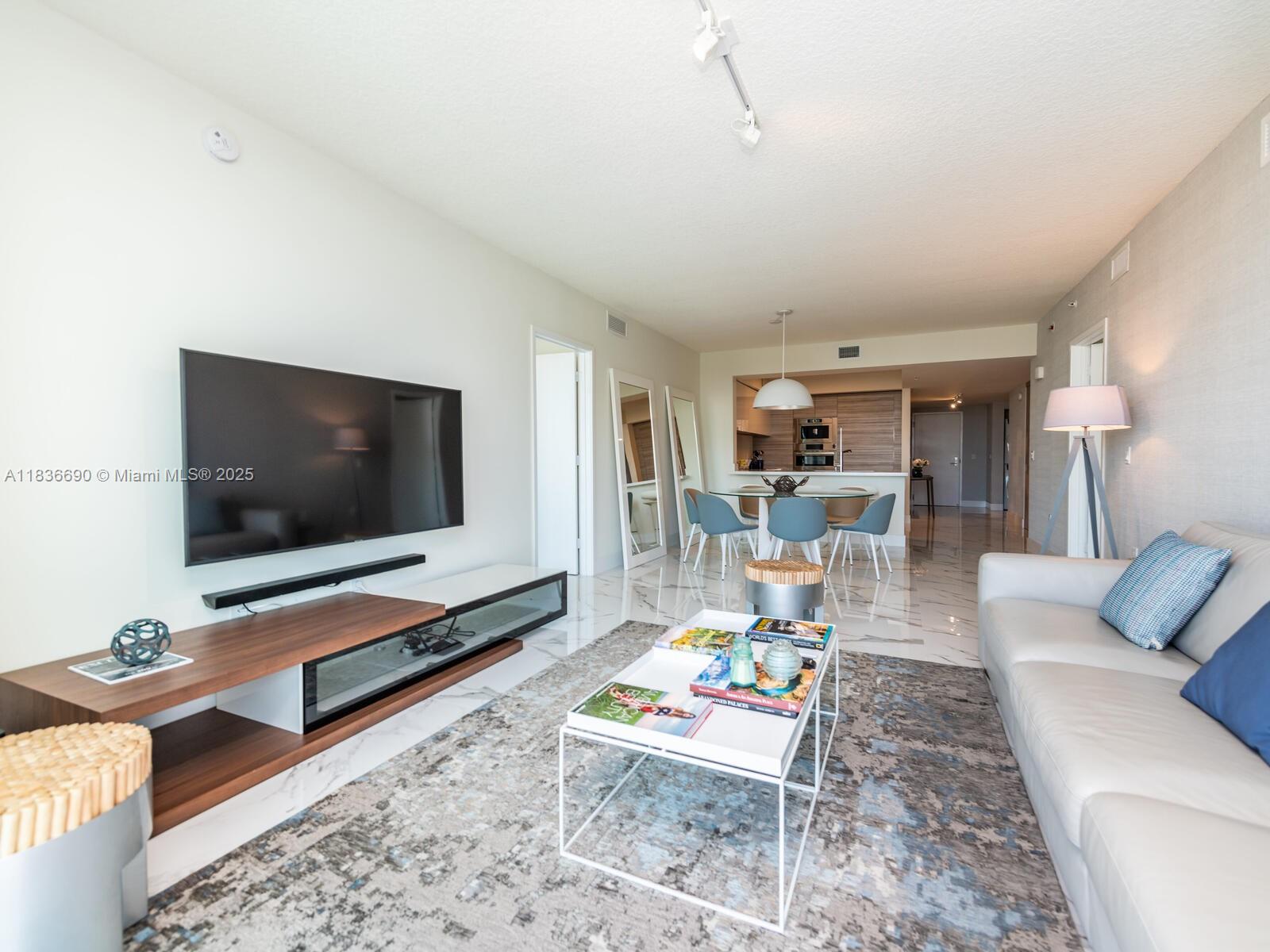 PARQUE TOWERS CONDO - Residential