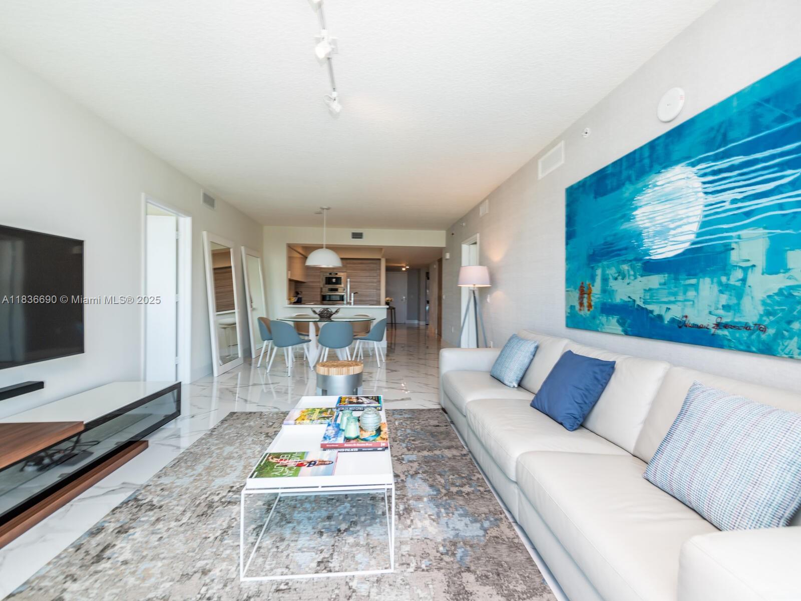 PARQUE TOWERS CONDO - Residential