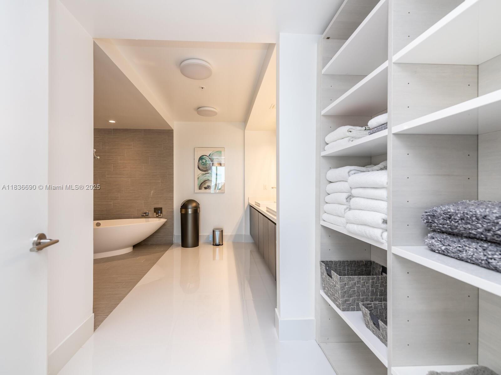 PARQUE TOWERS CONDO - Residential