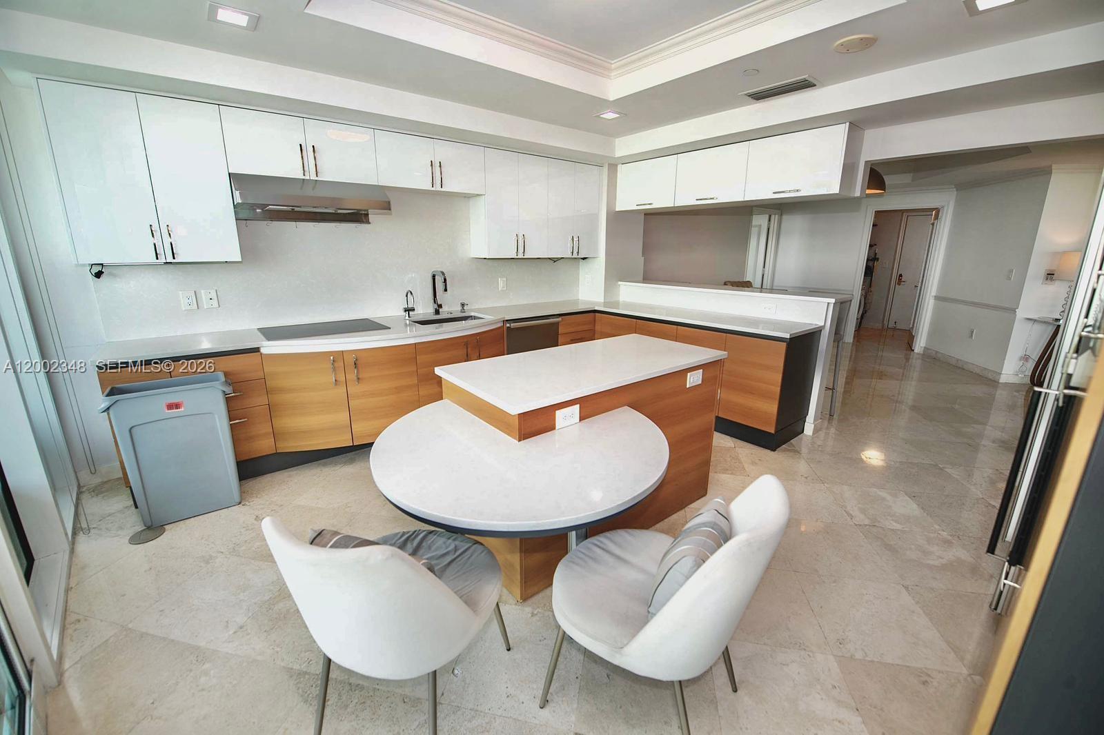TOWERS OF PORTO VITA-SOUT - Residential Lease