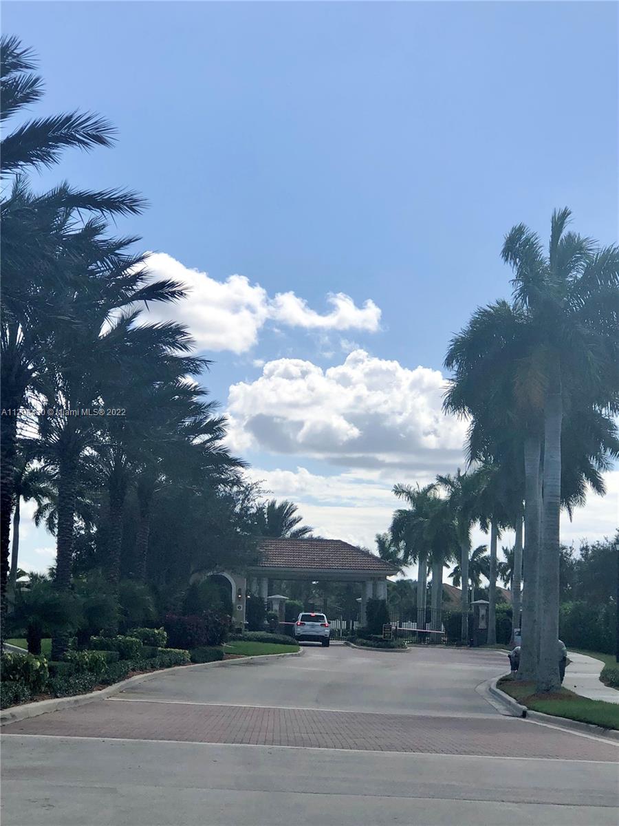 PARKLAND ROYALE - Residential Lease