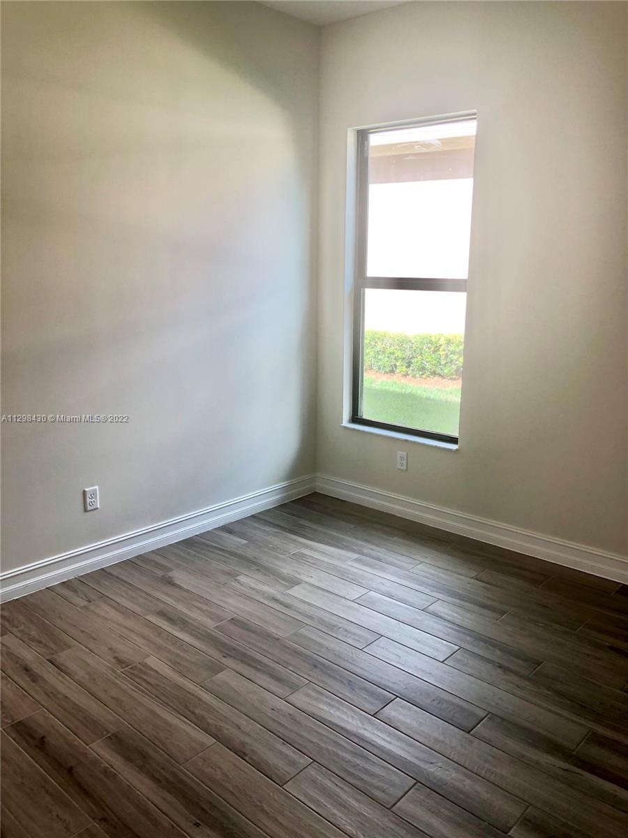 PARKLAND ROYALE - Residential Lease