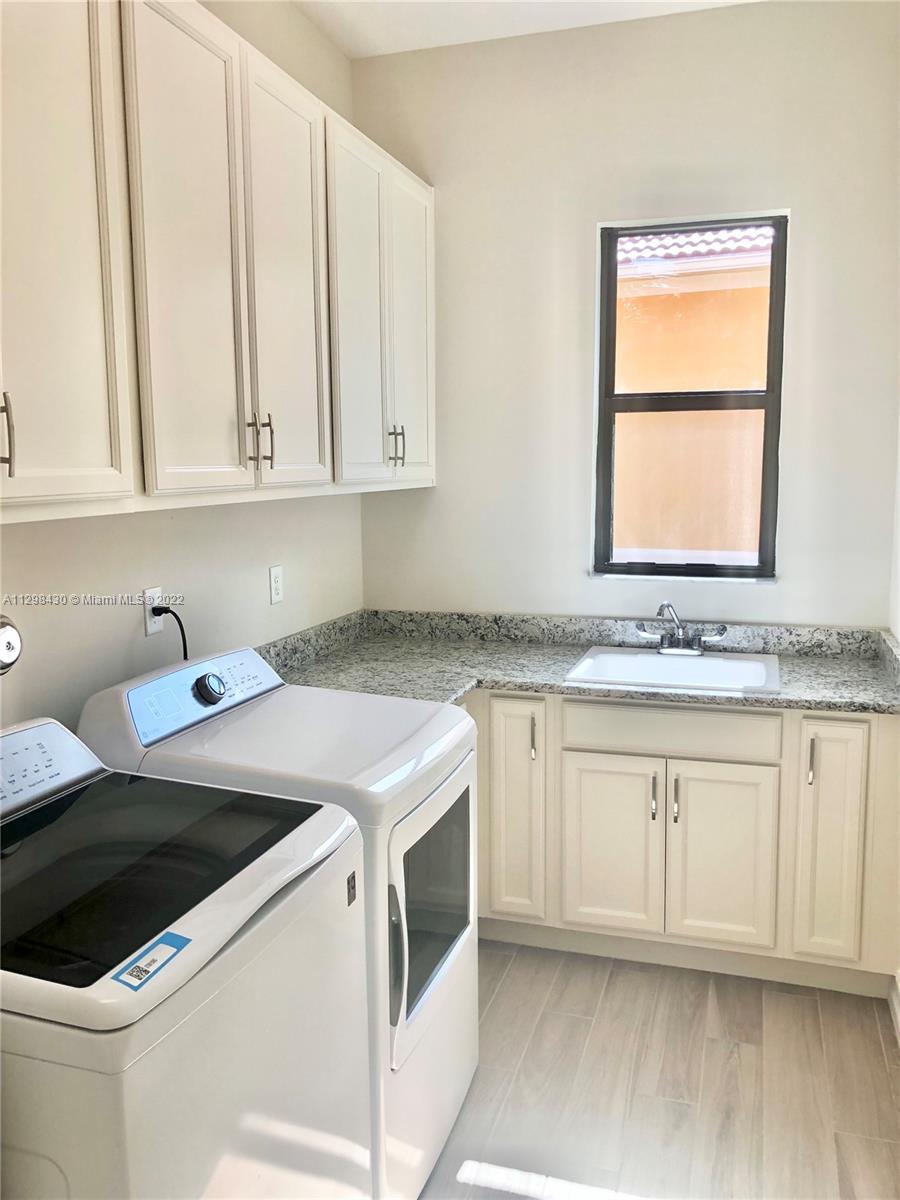 PARKLAND ROYALE - Residential Lease