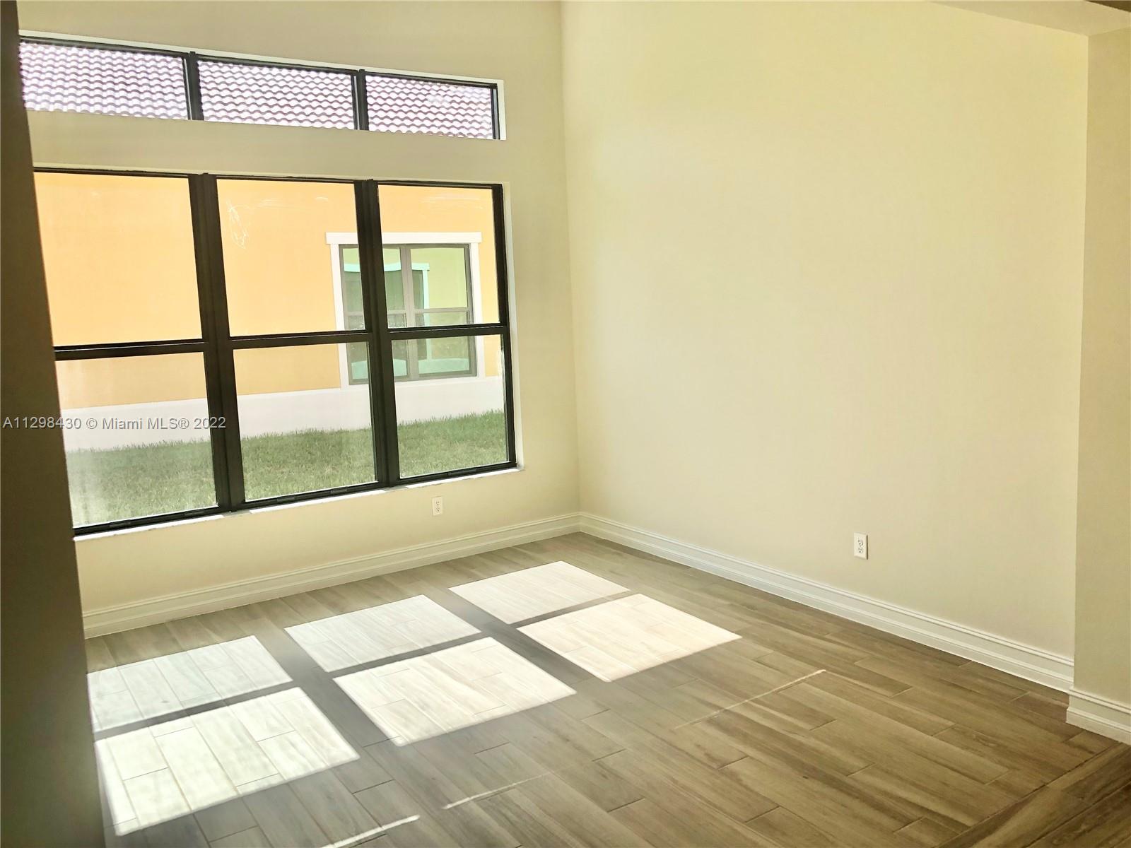 PARKLAND ROYALE - Residential Lease