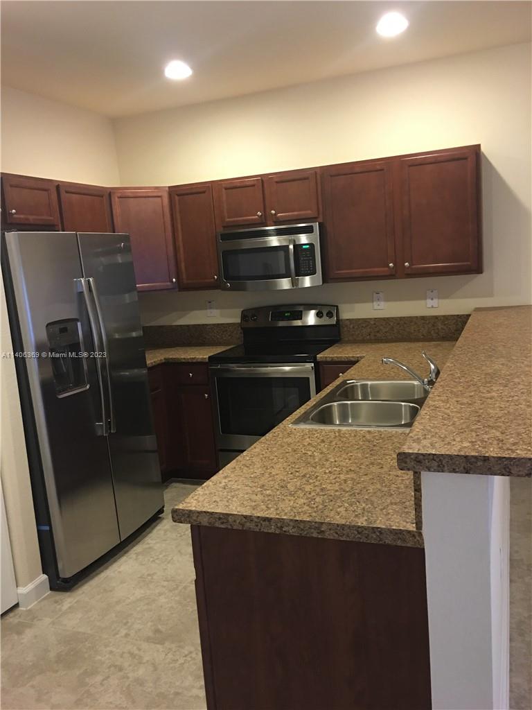 MARTINIQUE AT OASIS - Residential Lease