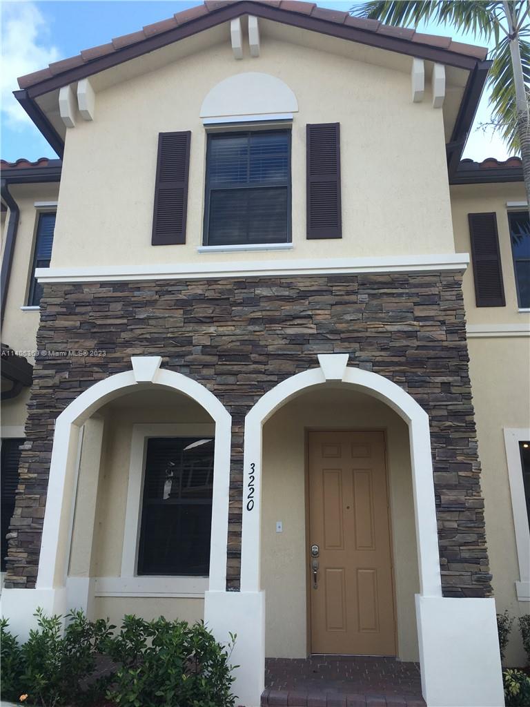 DESIRABLE AND COMFI TOWNHOUSE IN THE HEART OF HOMESTEAD IN GATED COMMUNITY OF MARTINIQUE. STAINLESS STEEL APPLIANCES, CERAMIC TILES THROUGHOUT THE FIRST FLOOR.