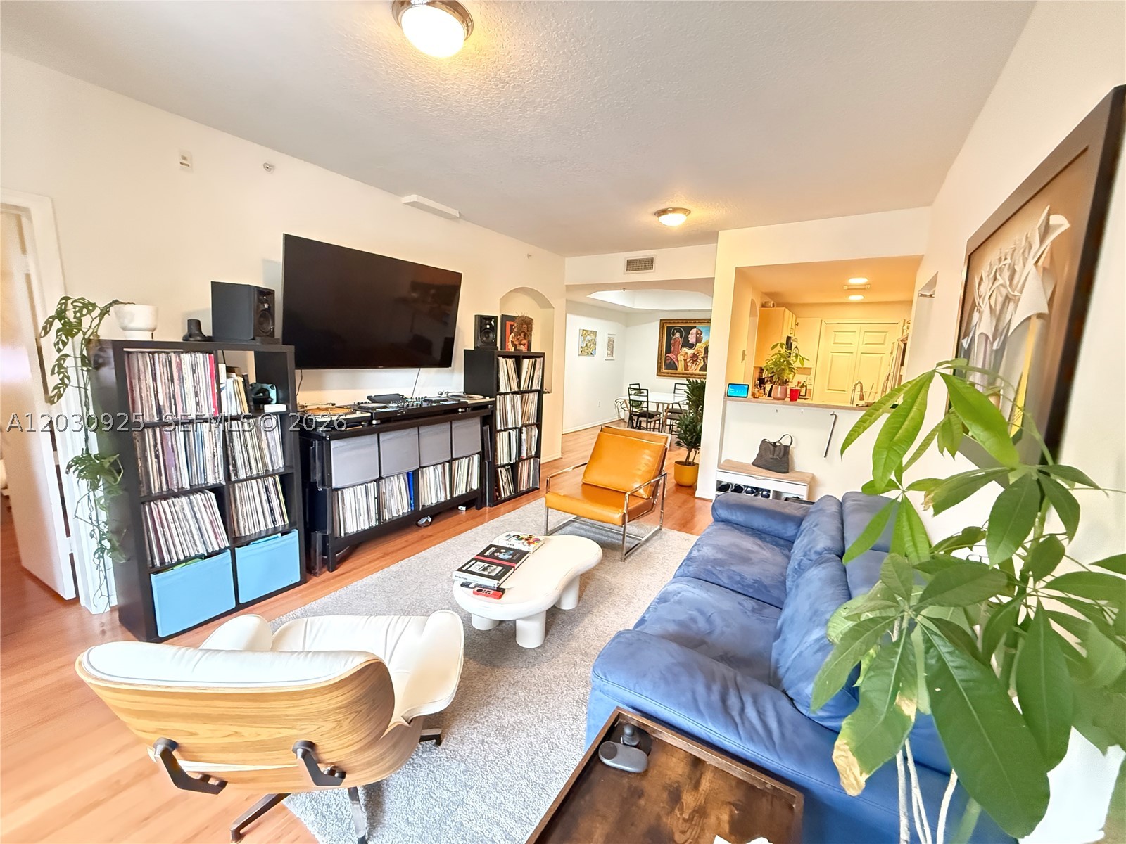 THE COURTS AT DORAL ISLES - Residential Lease
