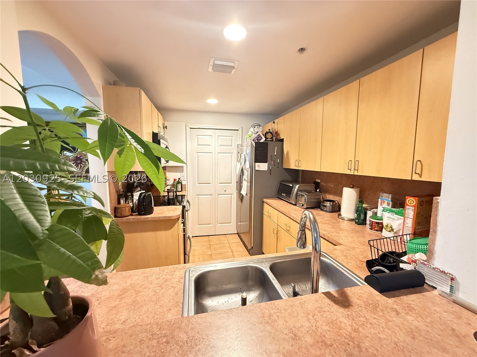 THE COURTS AT DORAL ISLES - Residential Lease