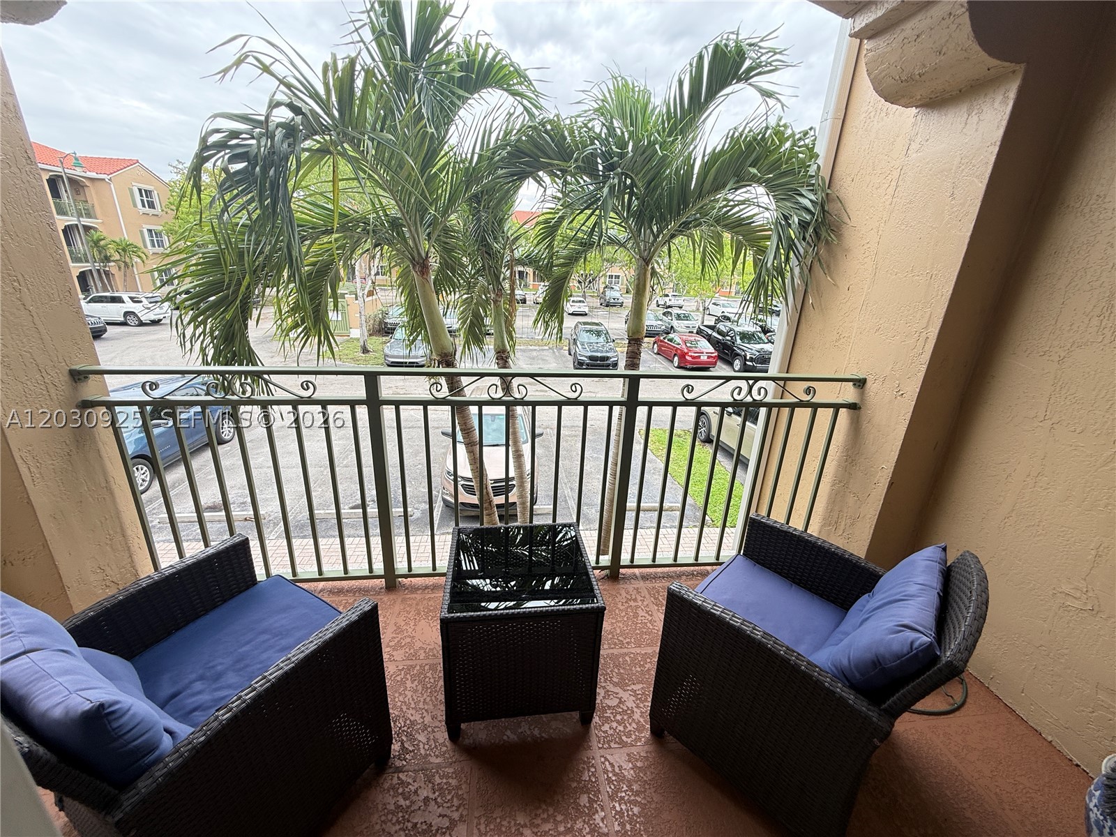 THE COURTS AT DORAL ISLES - Residential Lease