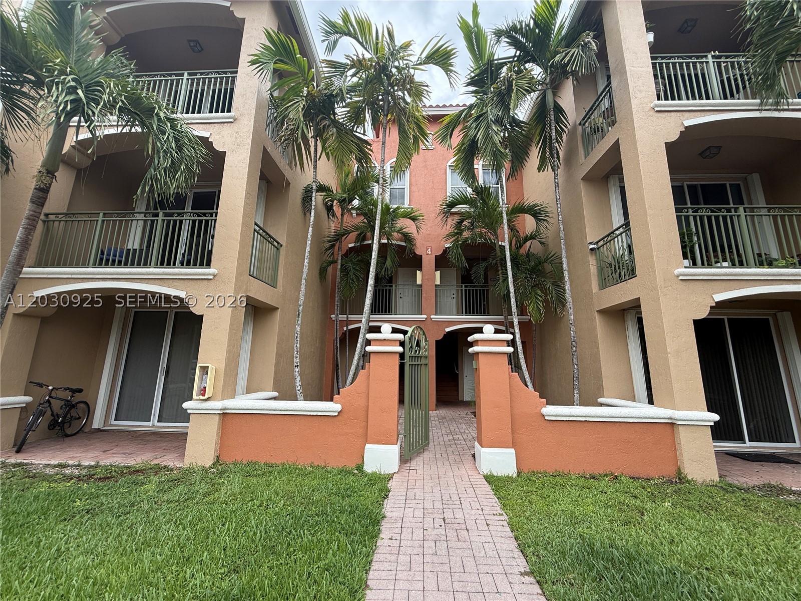 THE COURTS AT DORAL ISLES - Residential Lease