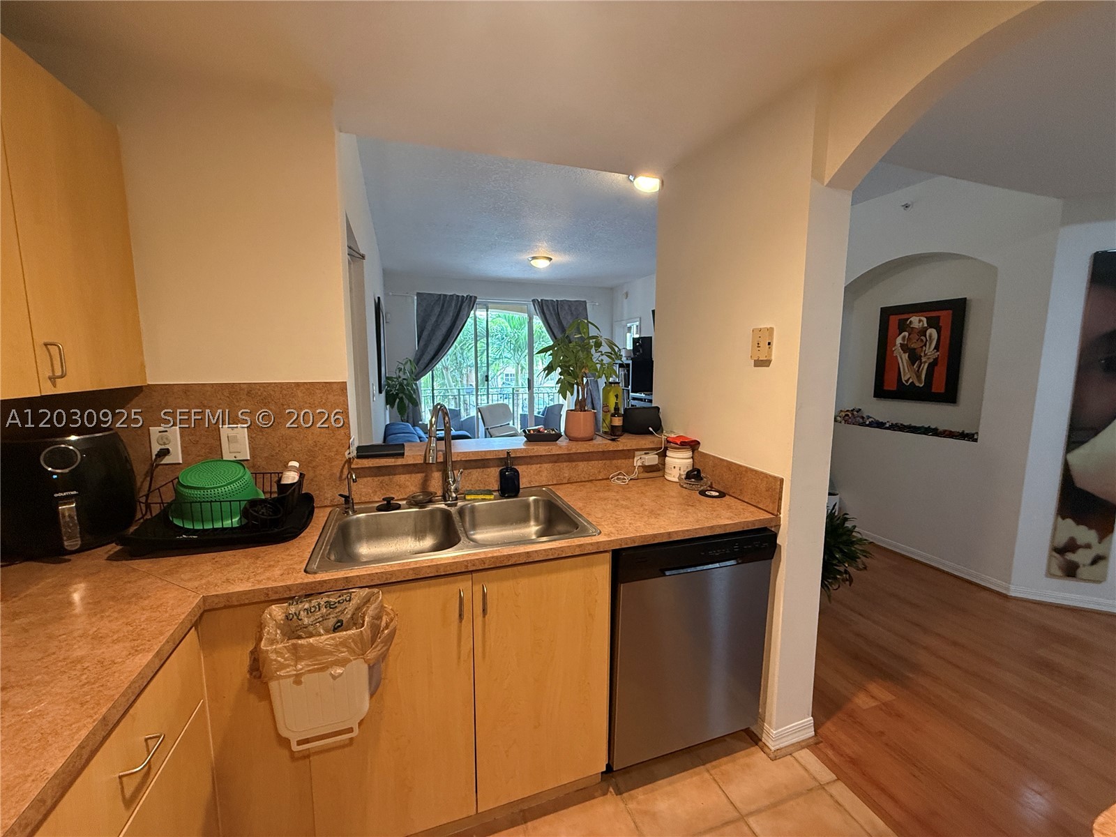 THE COURTS AT DORAL ISLES - Residential Lease