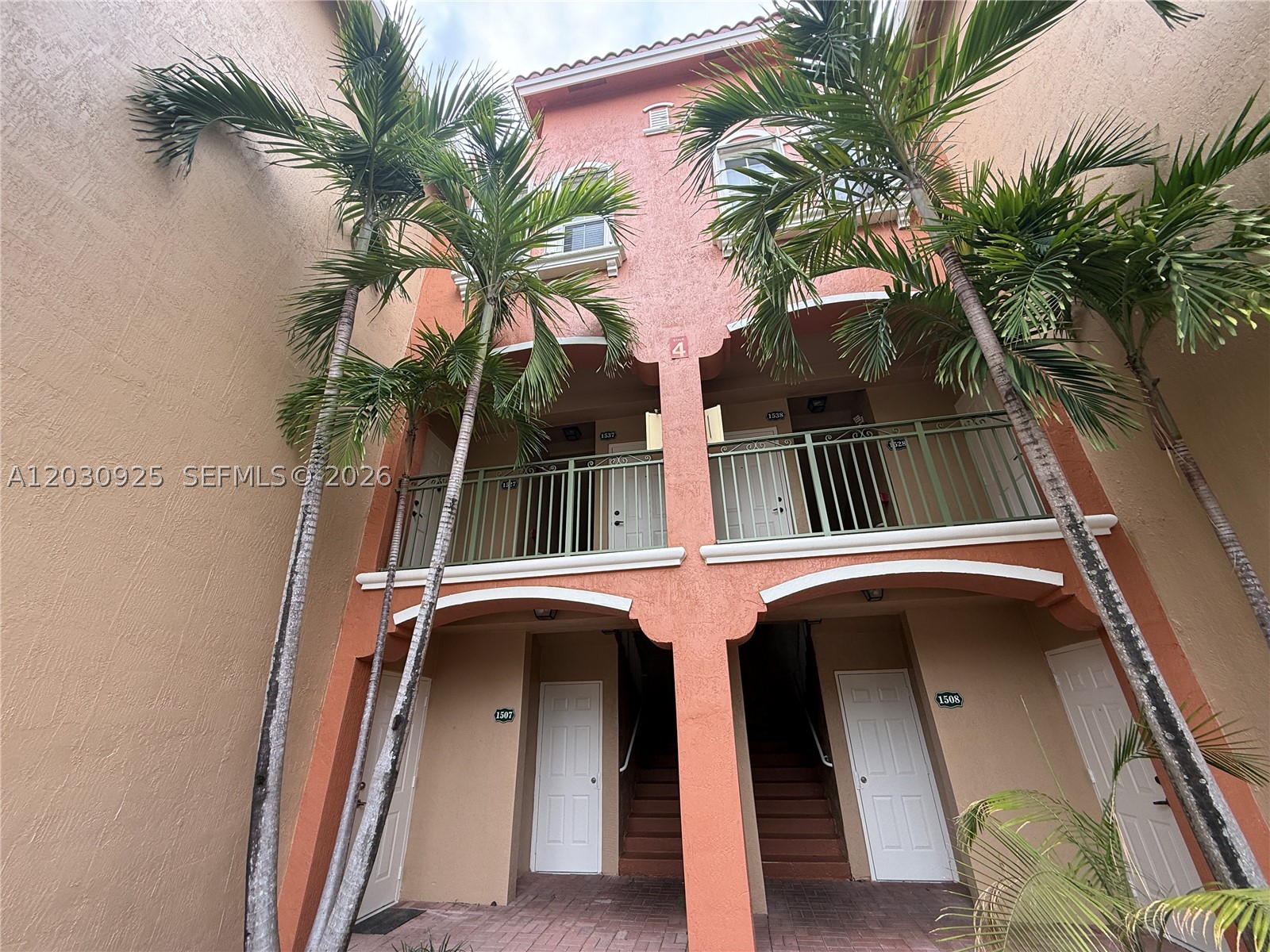 THE COURTS AT DORAL ISLES - Residential Lease