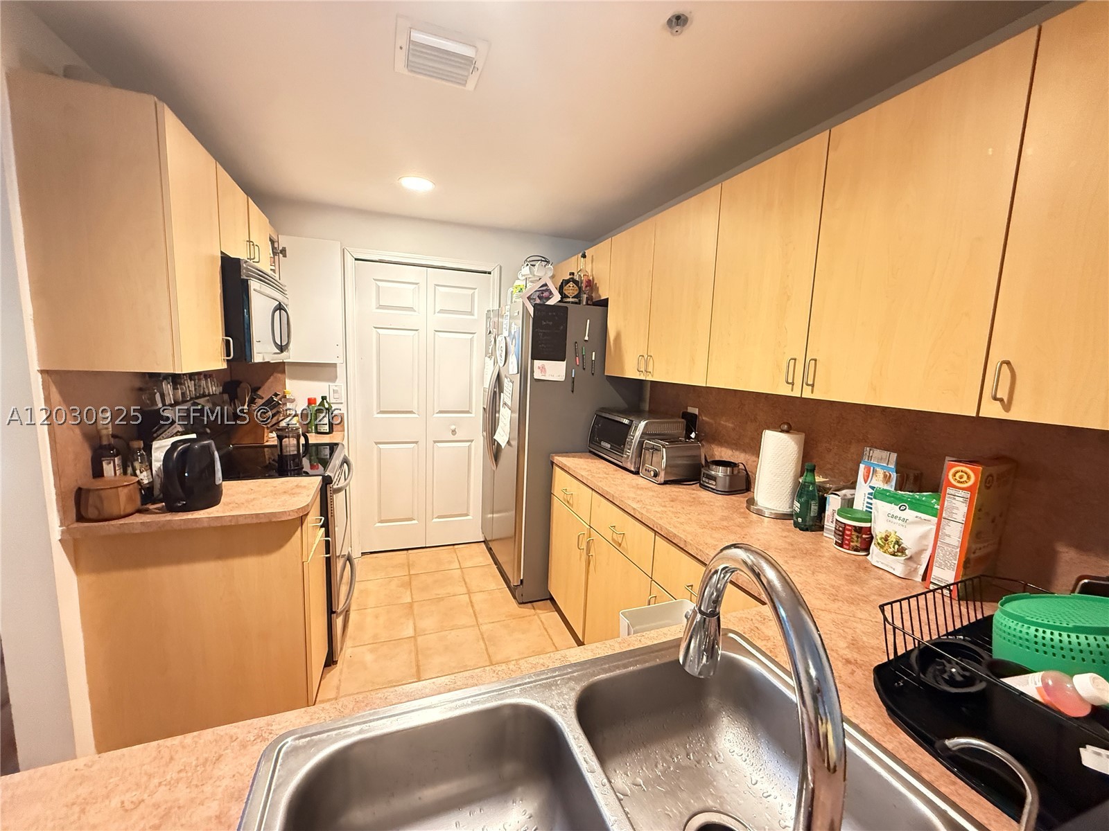 THE COURTS AT DORAL ISLES - Residential Lease