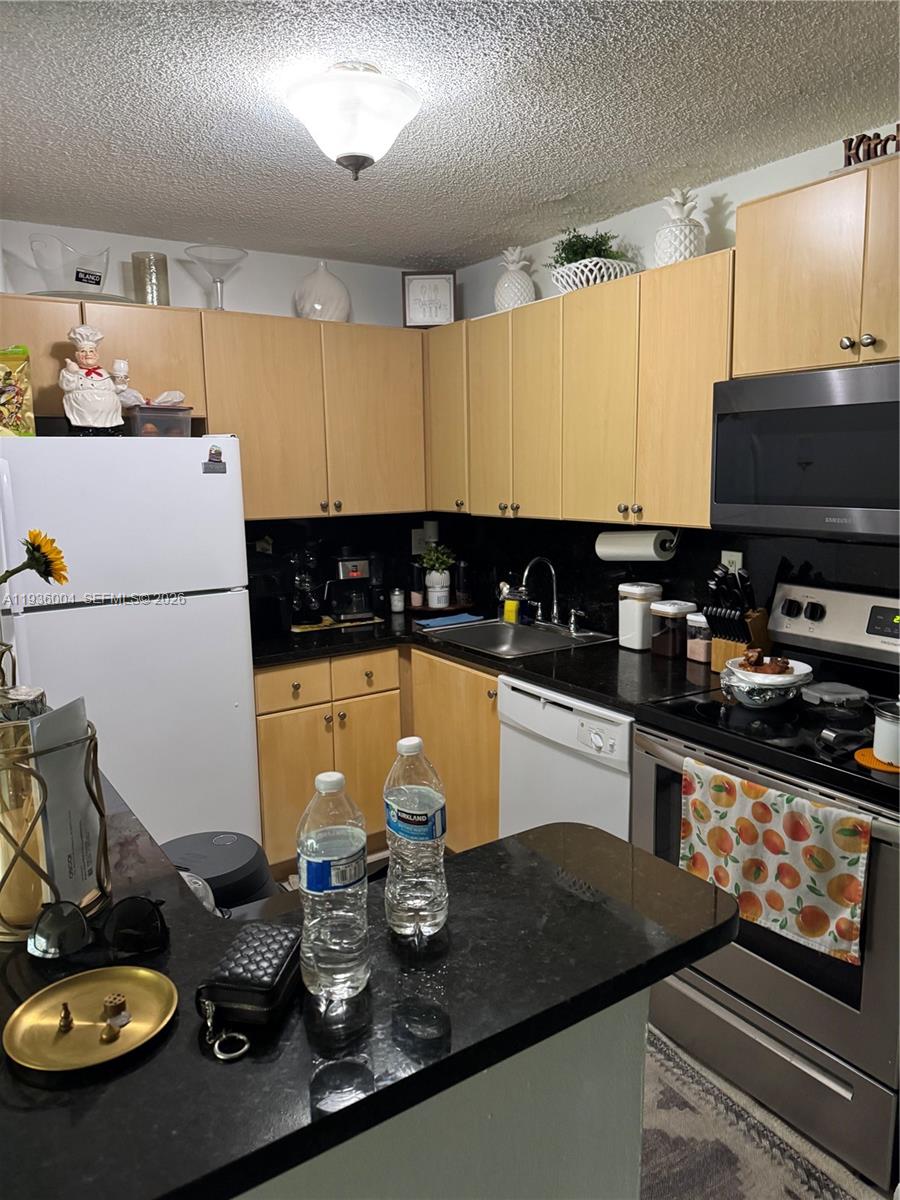 Spacious unit in convenient location near highways and shopping.  Laundry located inside unit.