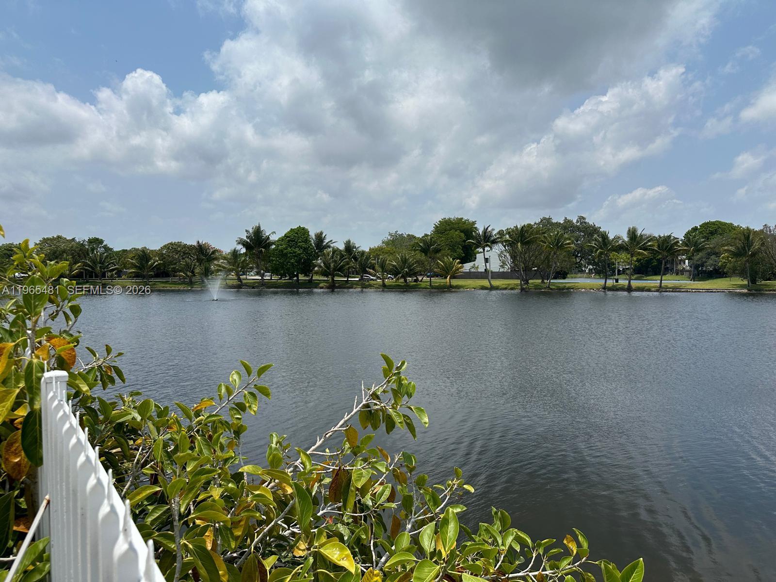 SNAPPER CREEK TOWNHOUSES - Residential