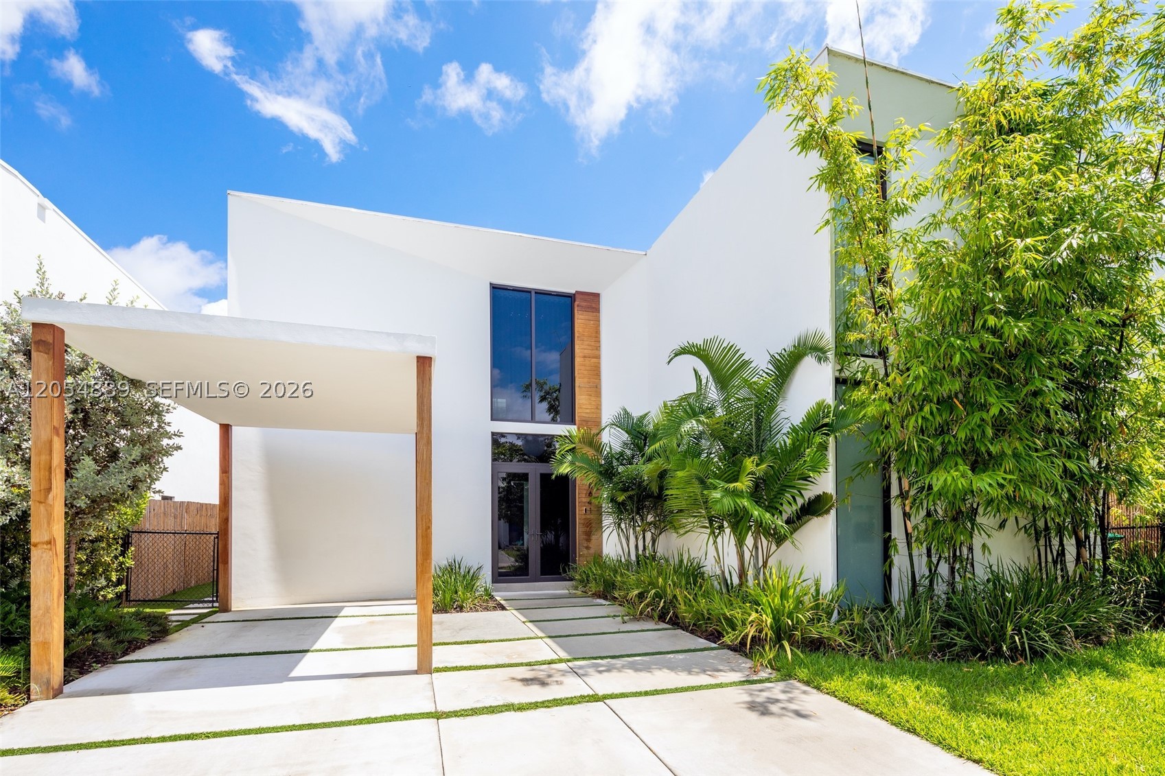 8600 EAST DIXIE - Residential Lease