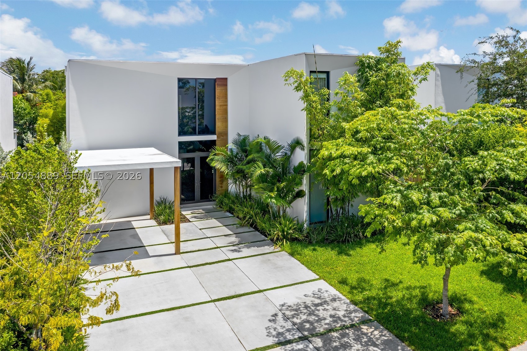 8600 EAST DIXIE - Residential Lease
