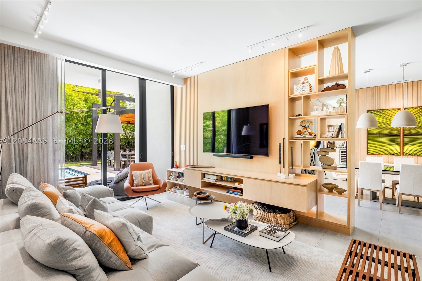 8600 EAST DIXIE - Residential Lease