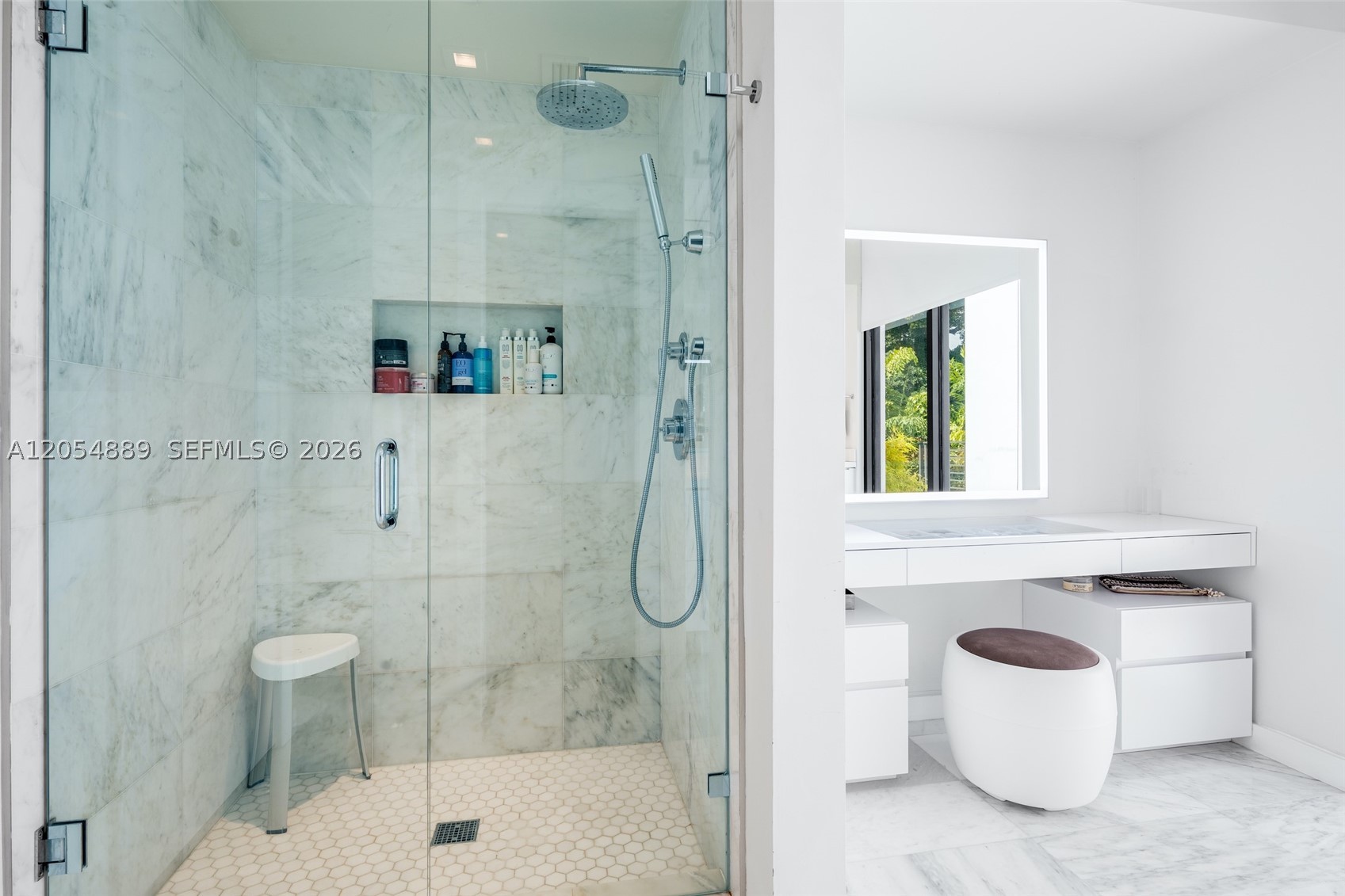 8600 EAST DIXIE - Residential Lease