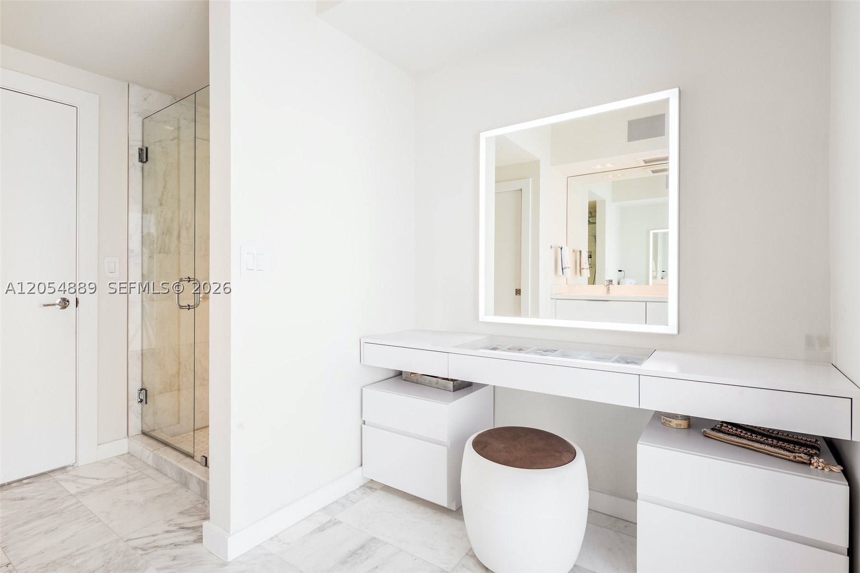 8600 EAST DIXIE - Residential Lease