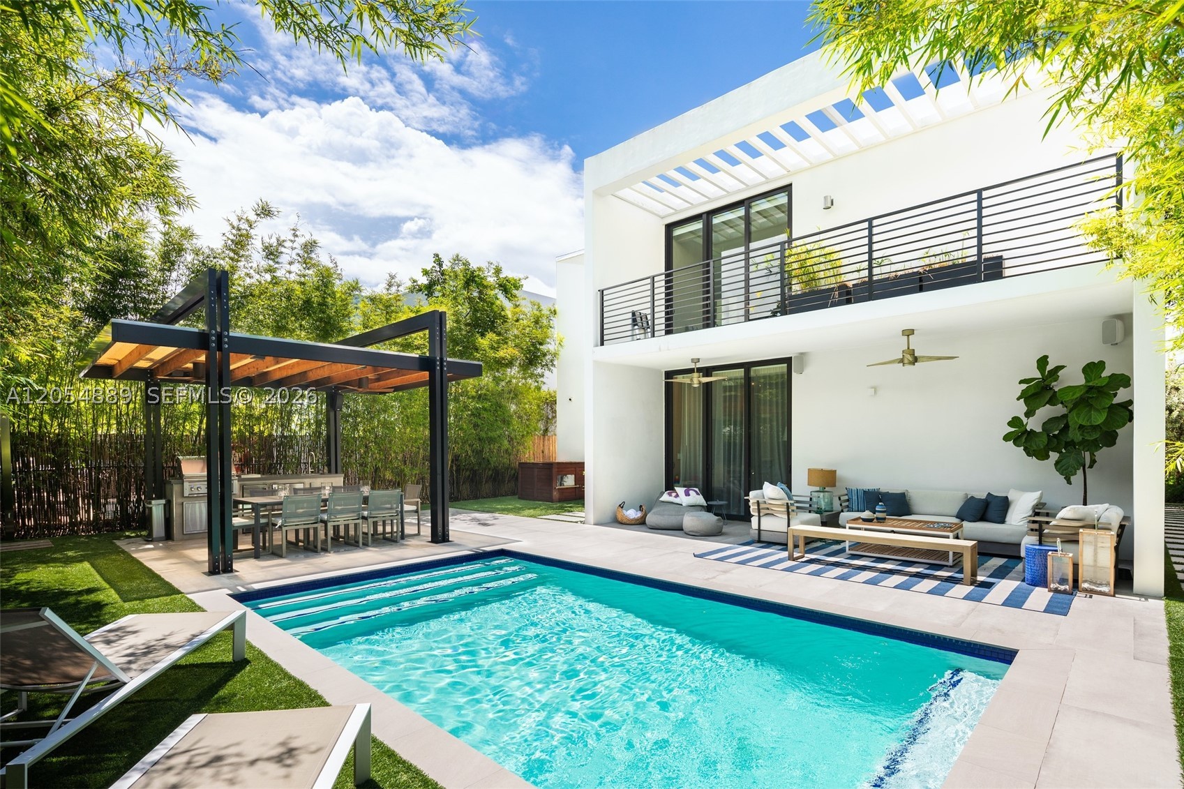 8600 EAST DIXIE - Residential Lease