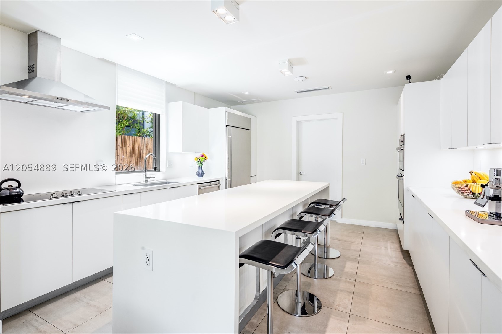 8600 EAST DIXIE - Residential Lease