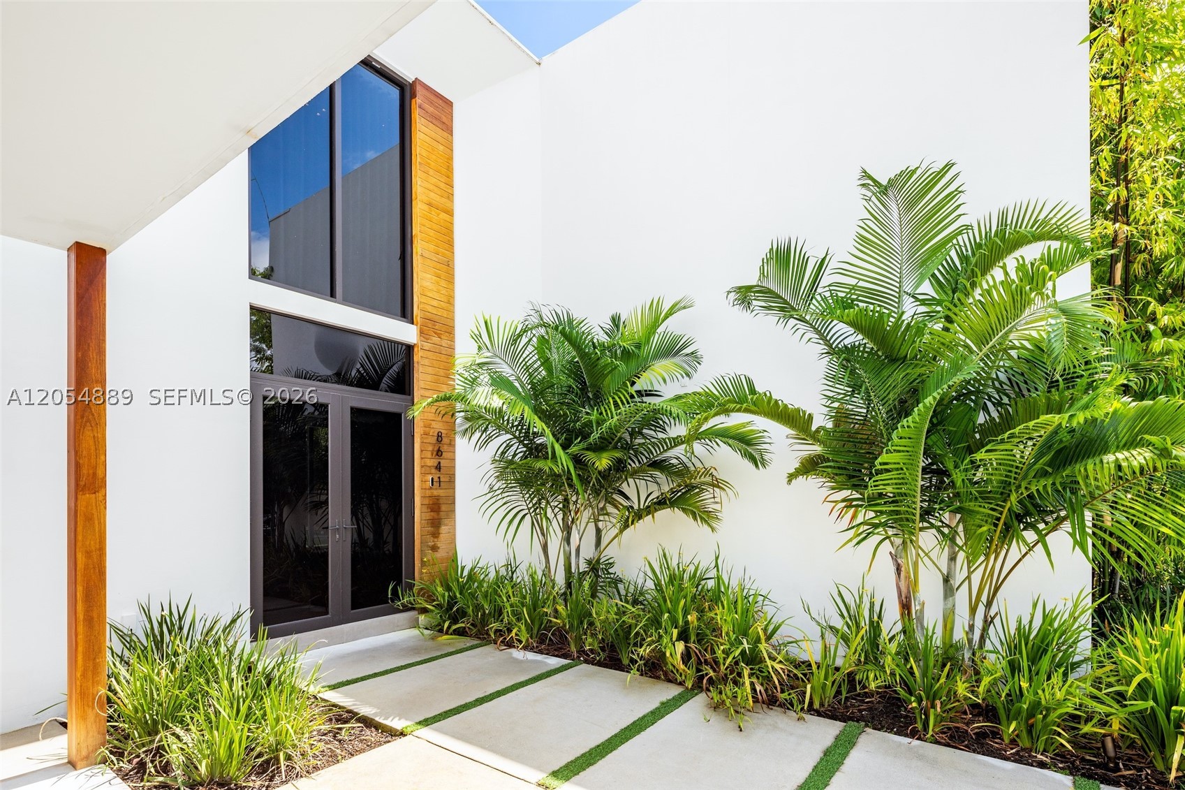 8600 EAST DIXIE - Residential Lease
