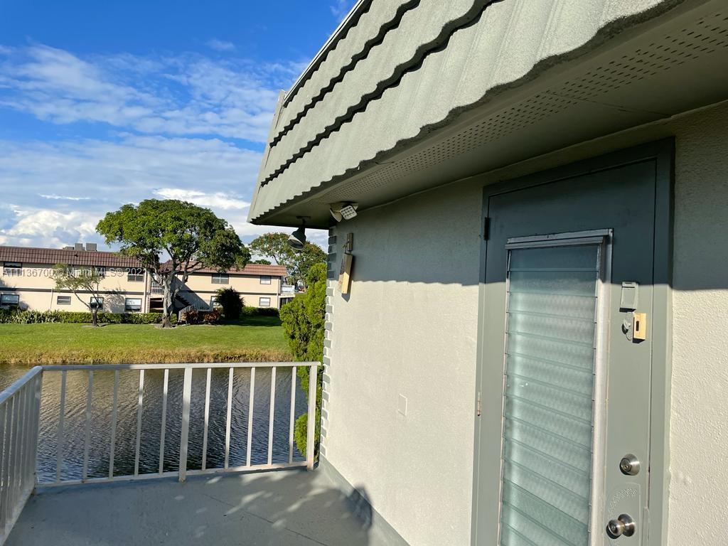 LOOKING FOR A GOOD INVESTMENT VACATION HOME READY TO RETIRE AND WANT AN ACTIVE AND FUN FILLED SOCIAL LIFE?.. LOCATION LOCATION !!  BEAUTIFUL 2/2 BATHS CORNER UNIT  WITH GREAT WATER VIEWS  55+ CONDO AT DESIRABLE KINGS POINT COMMUNITY  IN DELRAY BEACH. ENJOY THE COUNTRY CLUB LIFESTYLE WIT OUT THE MANDATORY EQUITY FEES. KINGS POINT IT IS A VERY ACTIVE  COMMUNITY FEATURING 2 CLUBHOUSES OFFERS TWO 18 HOLE GOLF COURSES,POOL, TENNIS, FITNESS CENTER, LIBRARY, MOVIE THEATER, CAFE AND BISTRO , MINUTES FROM SHOPS  AND MUCH MORE ENTERTAIMENT FULL SIZE WASHER AND DRYER  ENCLOSED PATIO TILE FLOORS THROUGHOUT. GRANITE COUNTERTOPS STAINLESS STEEL APPLIANCES.THIS ONE WON'T LAST!!