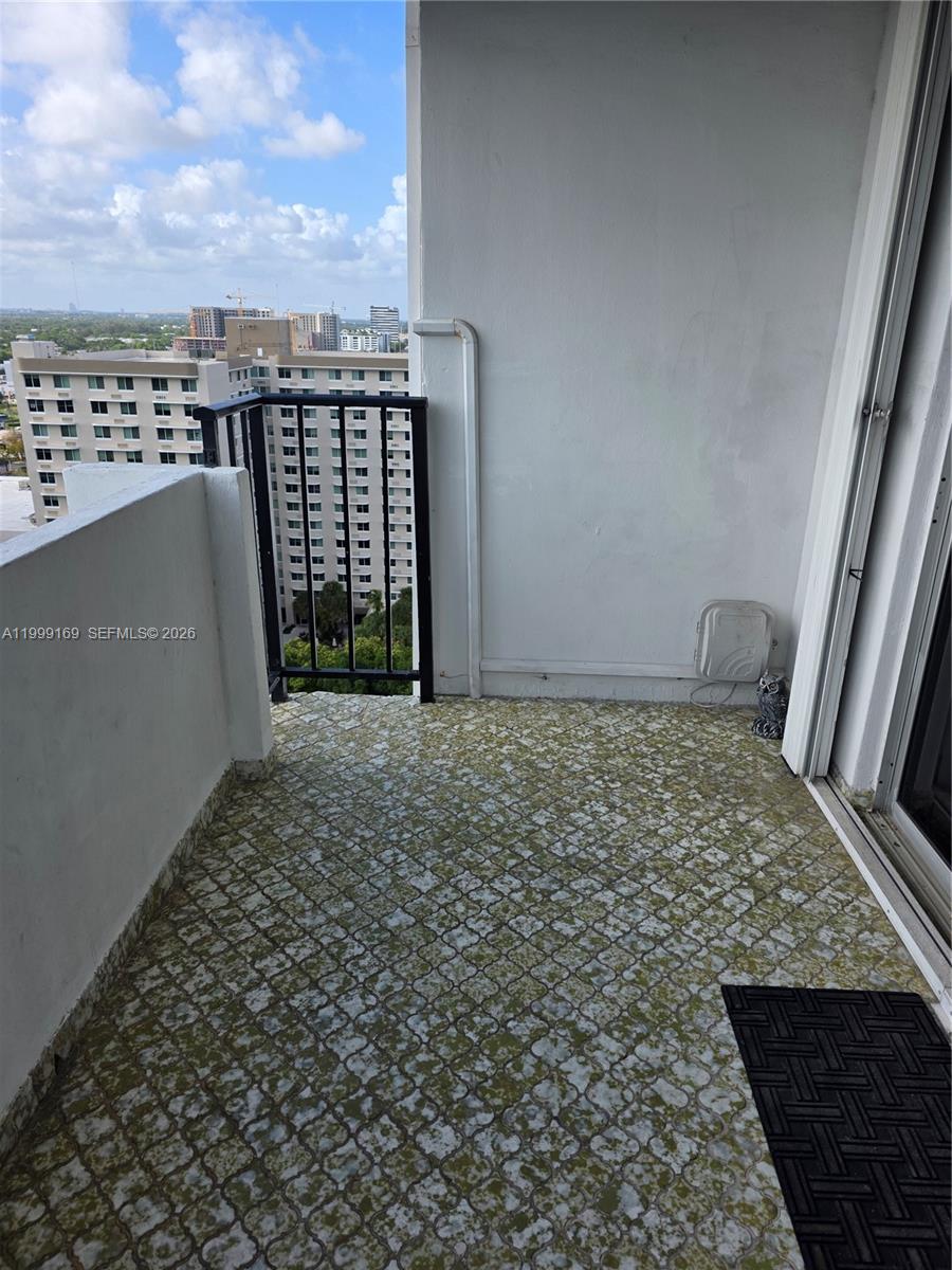 COMMODORE PLAZA CONDO - Residential