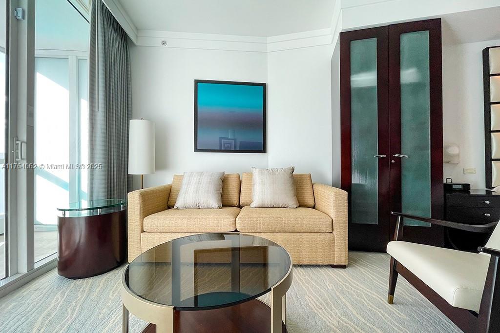 FONTAINEBLEAU III OCEAN C - Residential