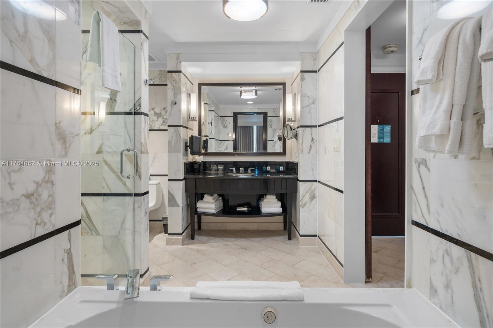 FONTAINEBLEAU III OCEAN C - Residential