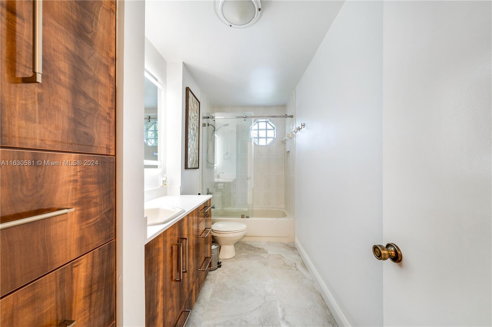 BE-CAR SOUTH - Residential Lease