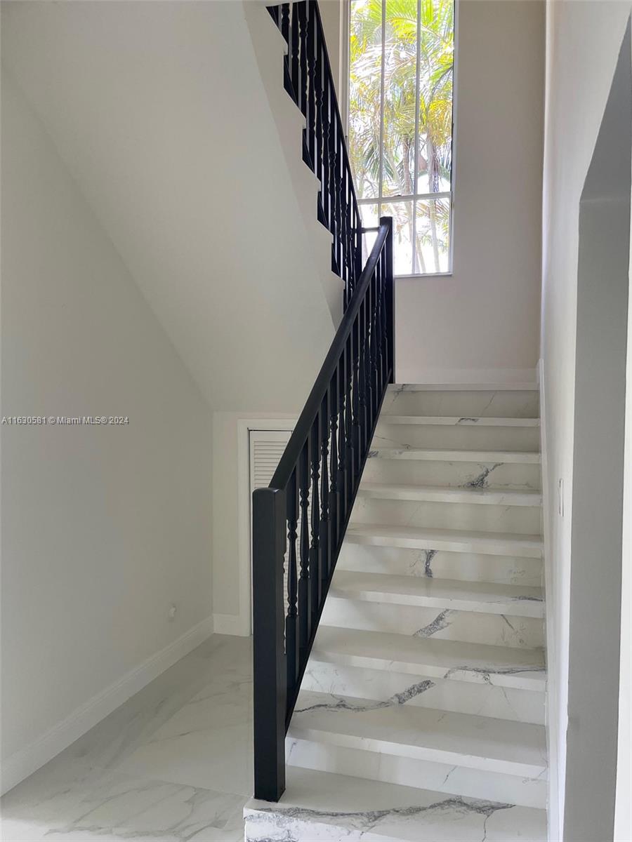 BE-CAR SOUTH - Residential Lease